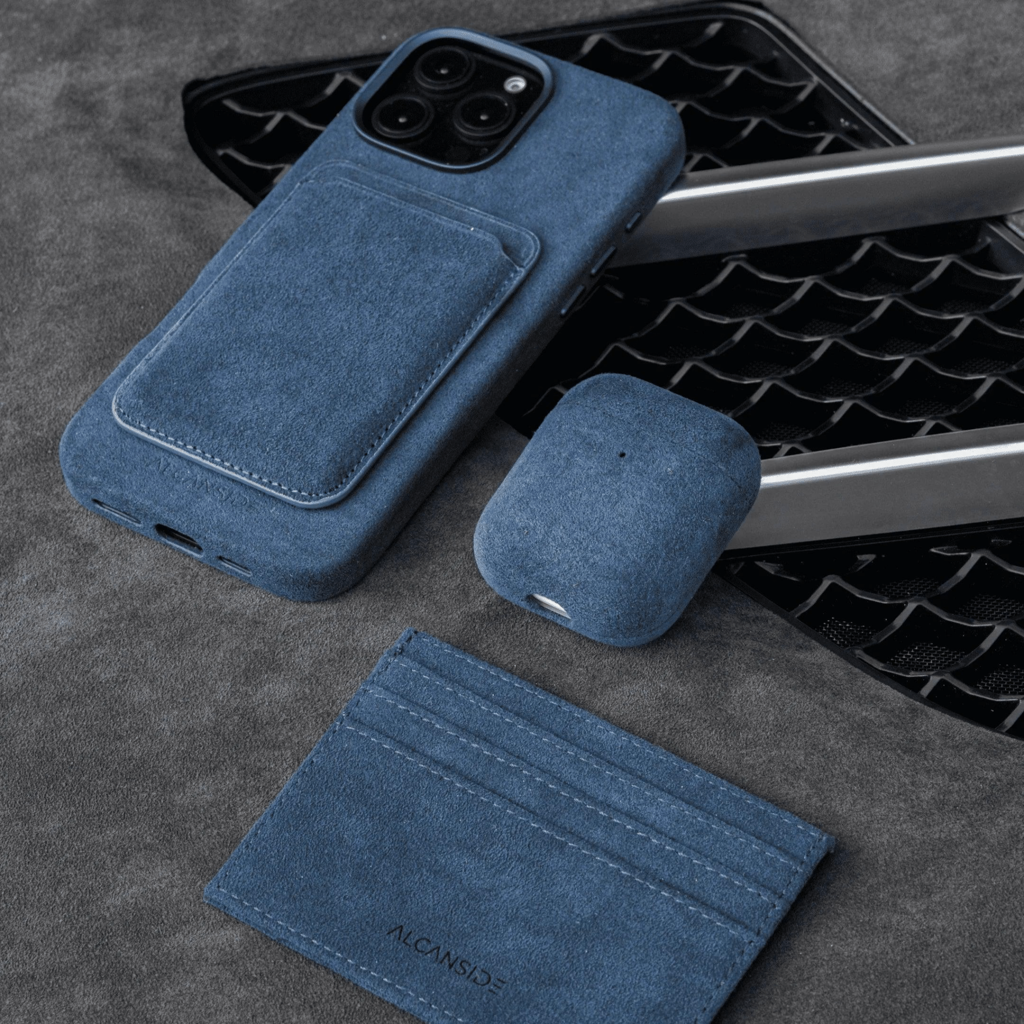 iPhone 15 Pro - Alcantara Case - Ocean blue